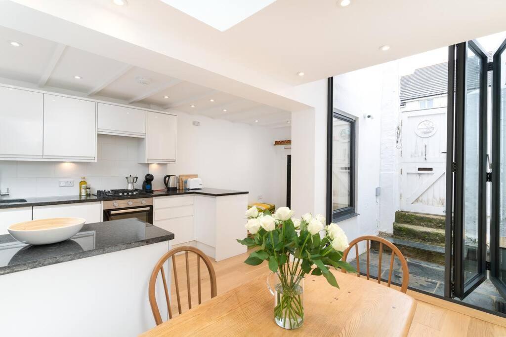 Beautiful And Contemporary Cornish Townhouse In Penzance Villa Eksteriør billede